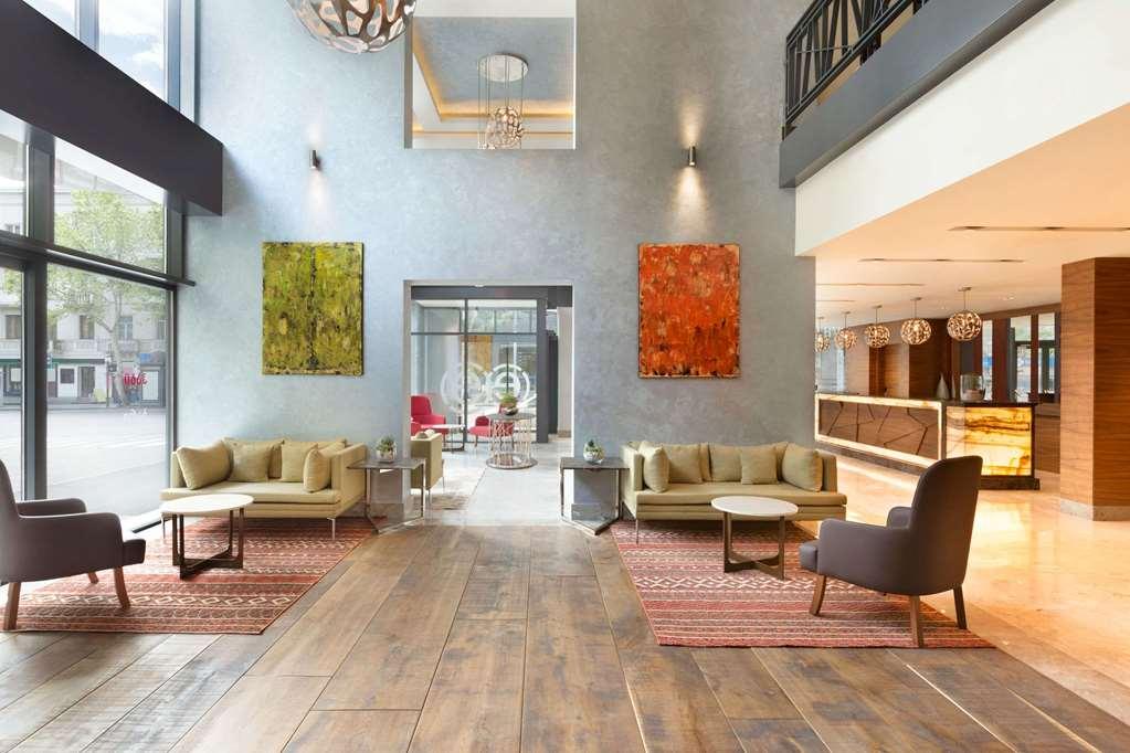 Ramada Encore Тбилиси Интерьер фото